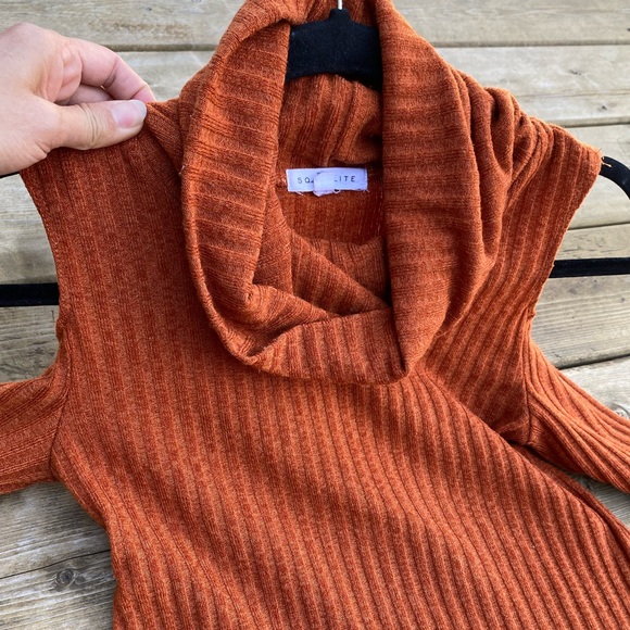 Soft, knit, cold shoulder dress by Socialite Womens Size S Rusty color - Picture 6 of 9